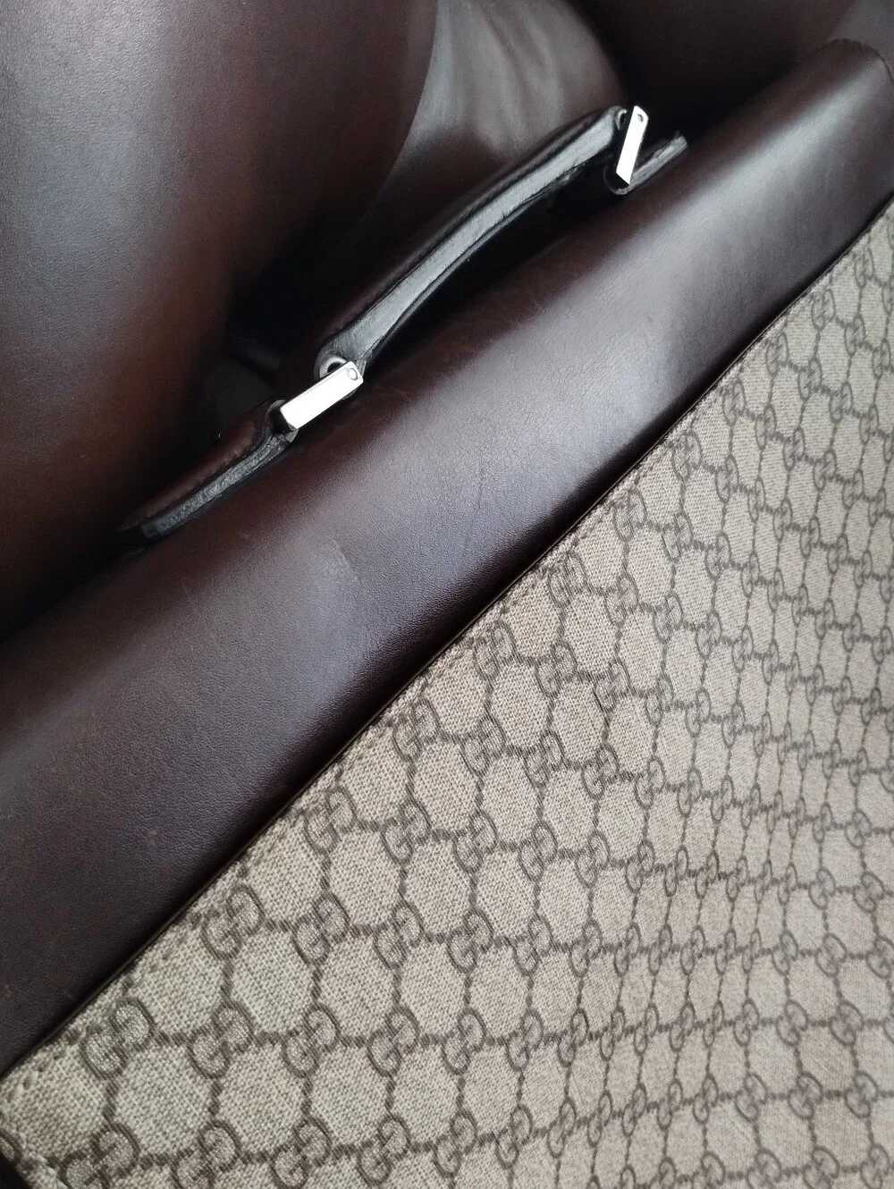 Gucci elegant brown